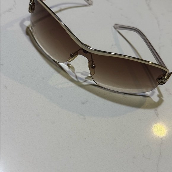 Guess Women's Y2K Vintage 2008 Sunglasses - Picture 5 of 10